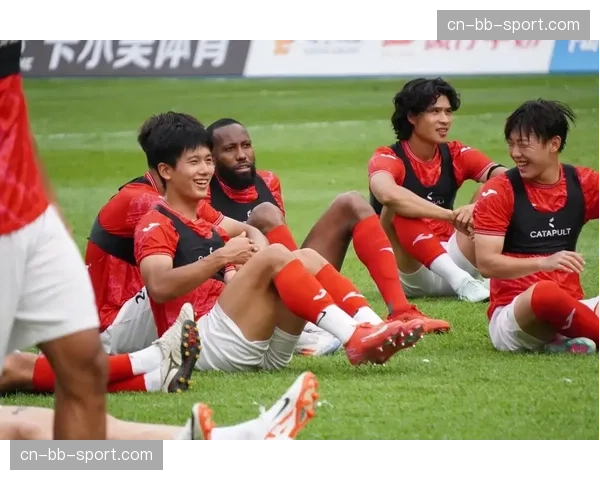 重庆铜梁龙四月四胜一平 低控球高反击成中超新战术范式